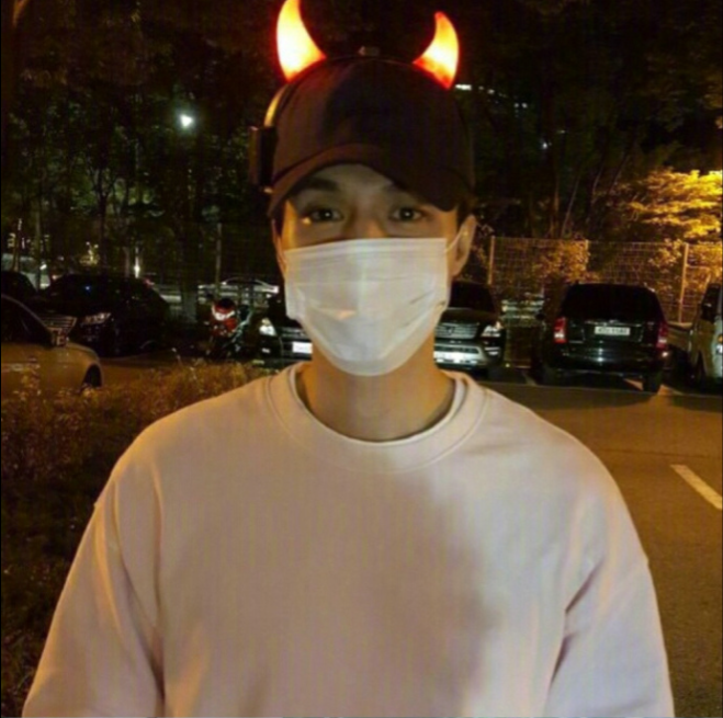 韩国欧巴明星帅哥鬼怪男神李栋旭行走的画报图 44