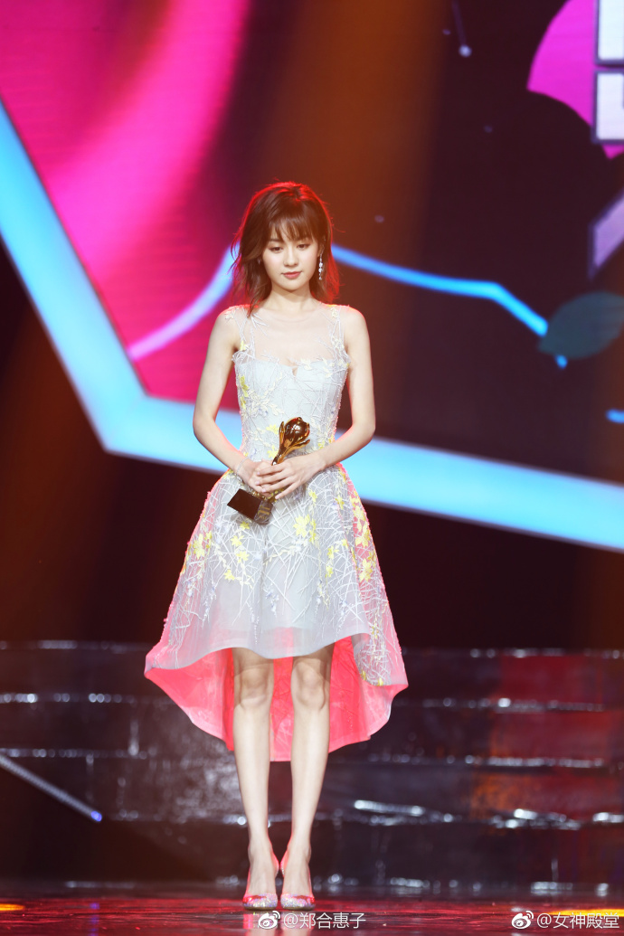 新人小花儿郑合惠子绝美颜值惊艳大美腿 5