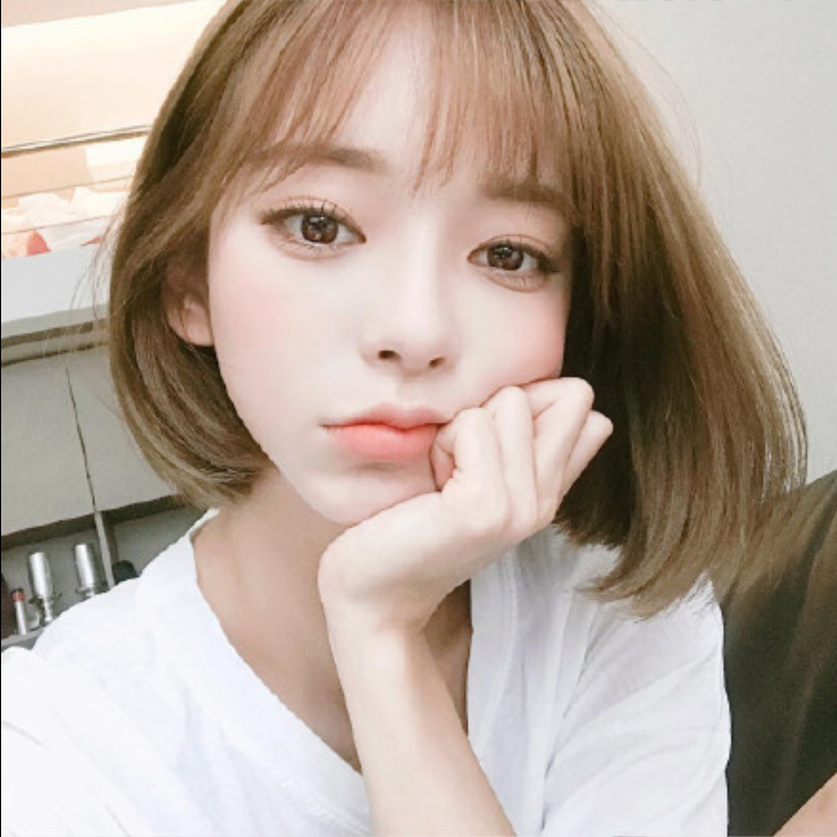 短发美女嘟嘴卖萌自拍照图片 2