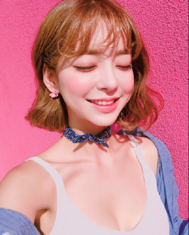 短发美女嘟嘴卖萌自拍照图片 15