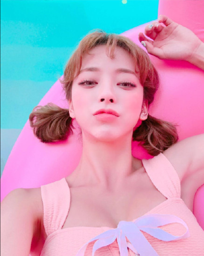 短发美女嘟嘴卖萌自拍照图片 16