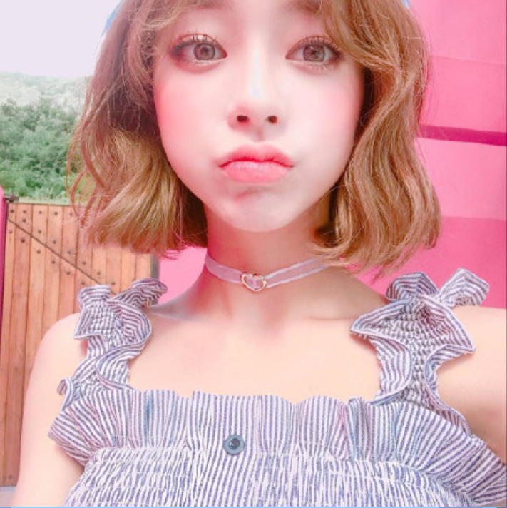 短发美女嘟嘴卖萌自拍照图片 21