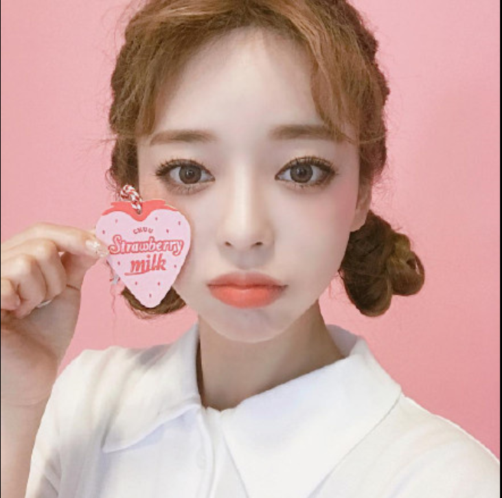 短发美女嘟嘴卖萌自拍照图片 25