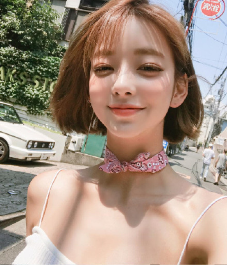 短发美女嘟嘴卖萌自拍照图片 34