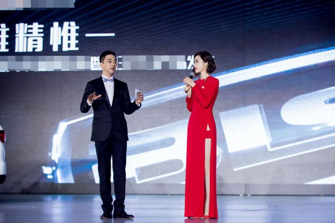 台湾美女明星范玮琪性感红裙现身嗨唱大展迷人 9
