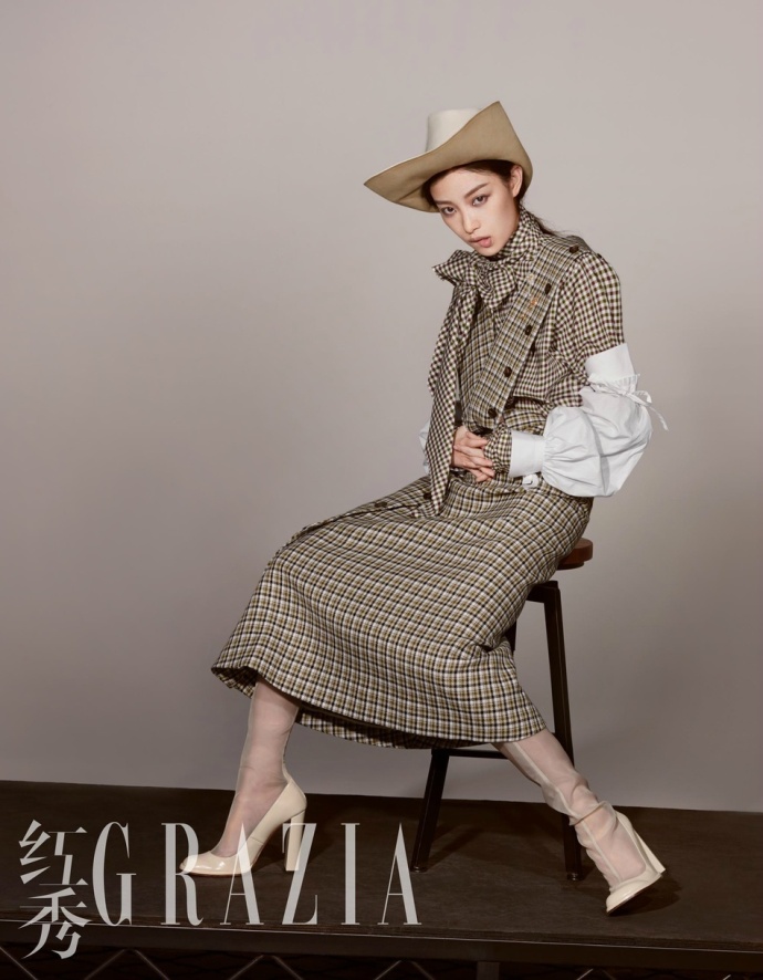 大眼美女明星倪妮《红秀》时尚封面大片