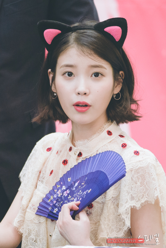 来自韩国美女明星IU的可爱暴击图片 9