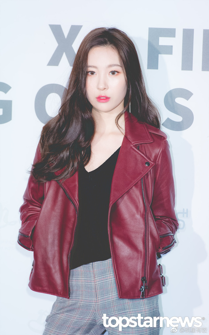 韩国第一美腿美女李宣美红色皮衣出席活动图片 9