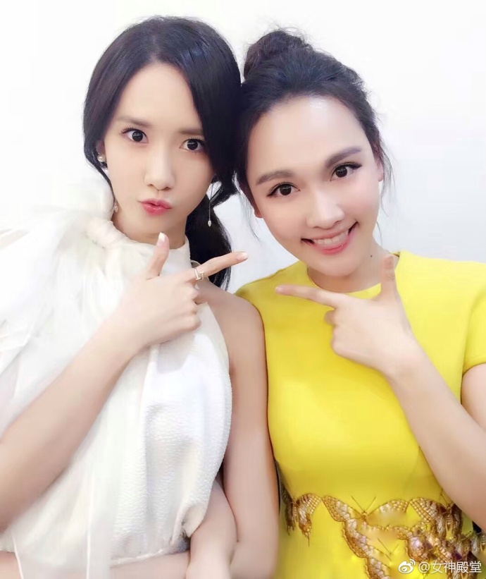 中韩美女明星孙骁骁、林允儿俏皮自拍清新脱俗 3