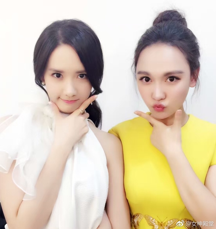 中韩美女明星孙骁骁、林允儿俏皮自拍清新脱俗 8