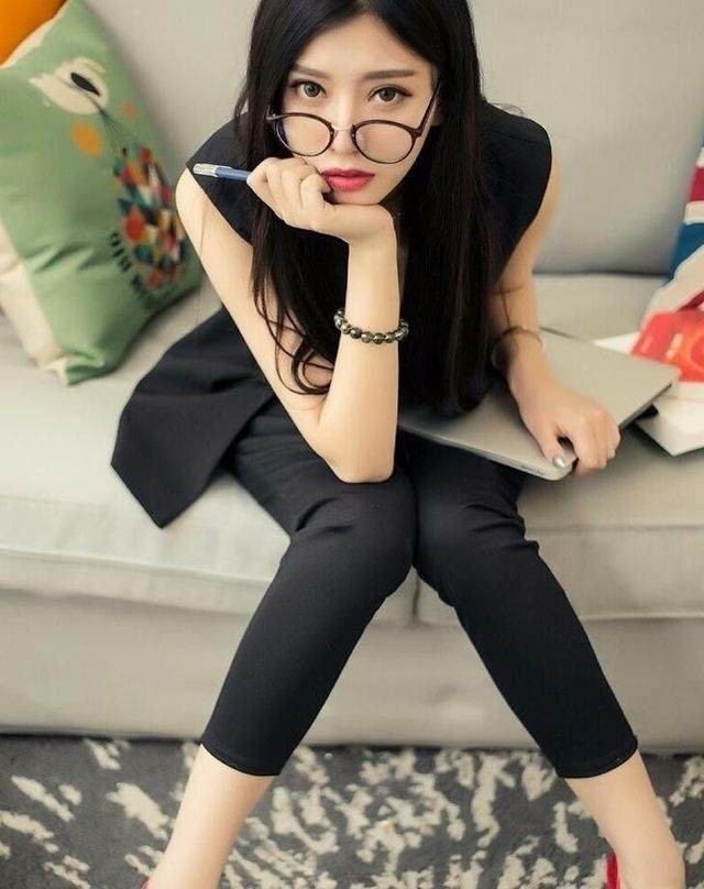 日本超漂亮模特演绎职场性感美女气质图片