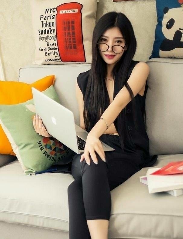 日本超漂亮模特演绎职场性感美女气质图片 4