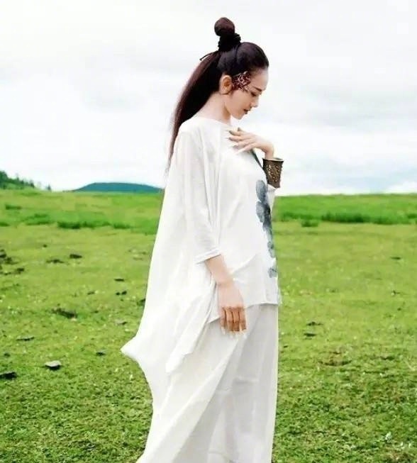 孔雀舞灵魂人物杨丽萍在苍山洱海活成仙女的模 6