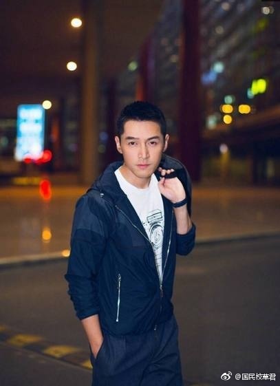 上海男演员明星帅哥胡歌最新街拍刮掉胡子后更 2