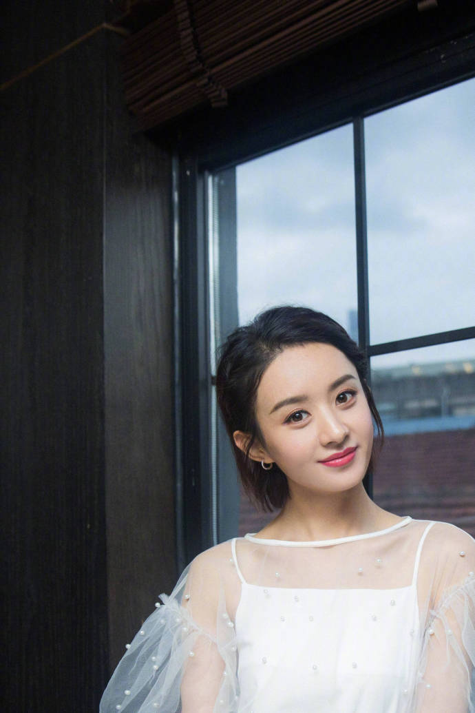 大眼美女明星赵丽颖一袭白色仙女裙造型仙女范 8