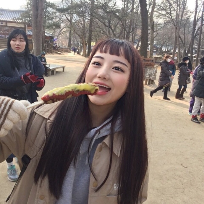 二次元刘海清纯美女满满的少女感图片 3