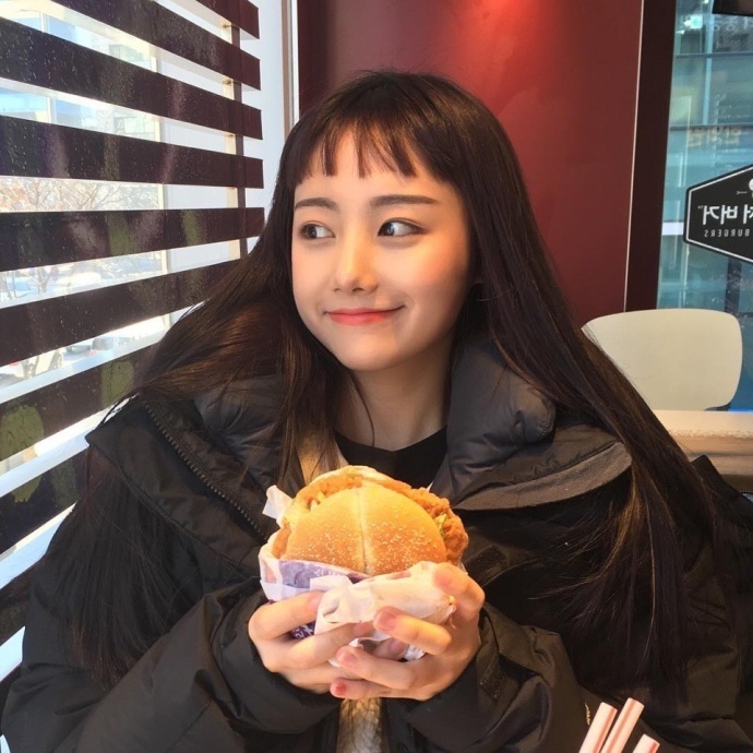 二次元刘海清纯美女满满的少女感图片 4