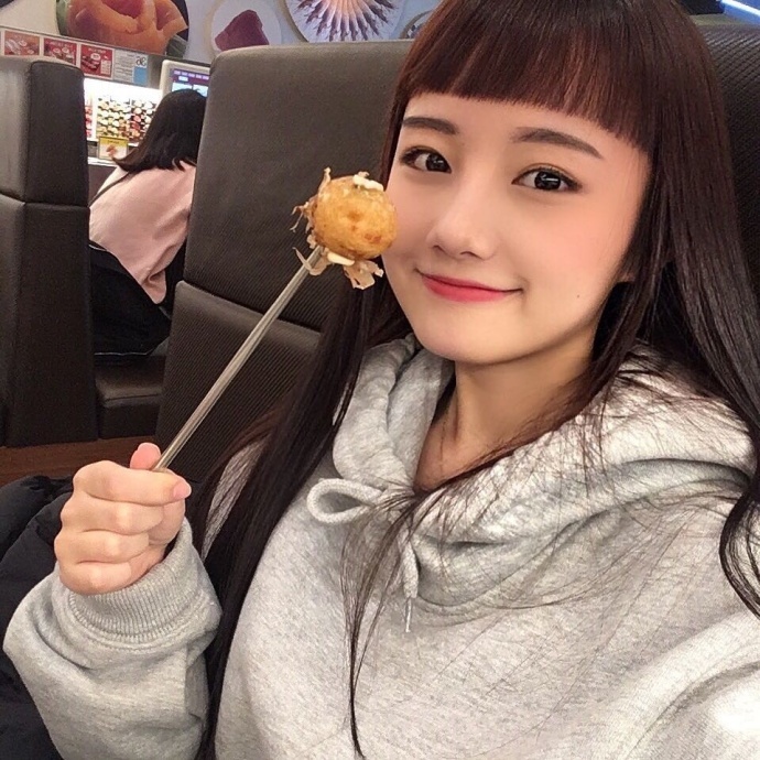 二次元刘海清纯美女满满的少女感图片 5