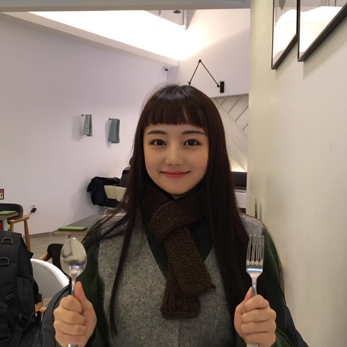 二次元刘海清纯美女满满的少女感图片 8