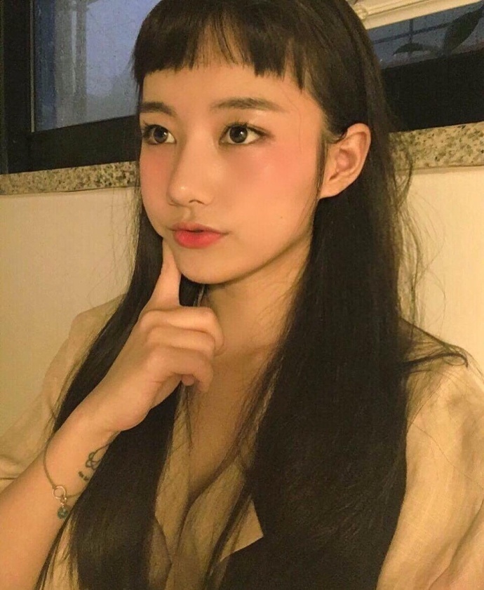 二次元刘海清纯美女满满的少女感图片 9