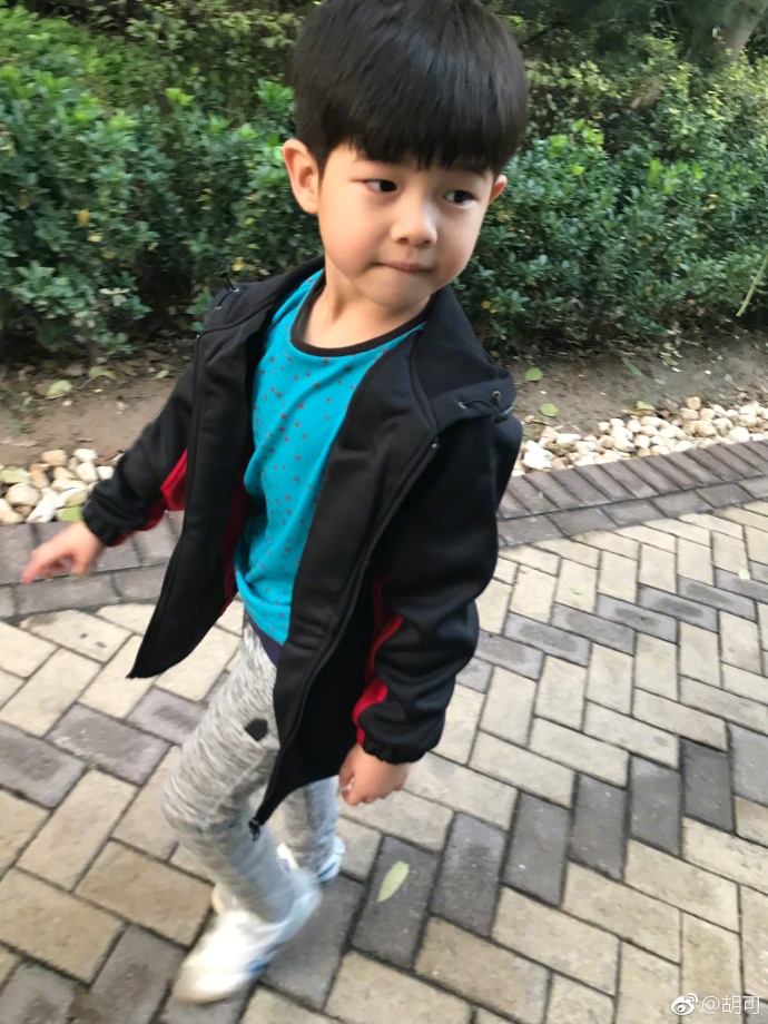 最萌星二代中国版宋仲基安吉小帅哥图片 7