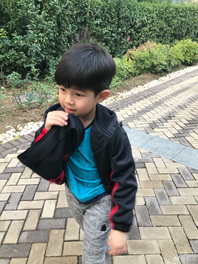 最萌星二代中国版宋仲基安吉小帅哥图片 9