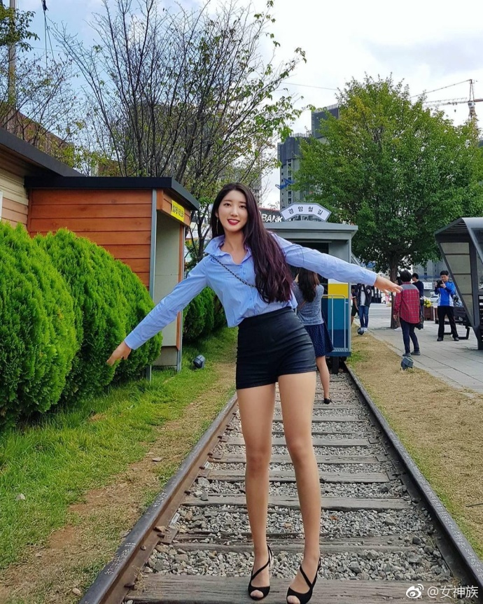 韩国美女正妹Eunbi Cho逆天大美腿图片 6