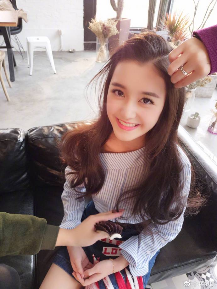 00后清纯美女蒋依依阳光图片 5
