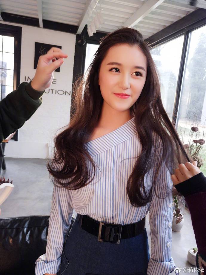 00后清纯美女蒋依依阳光图片 8