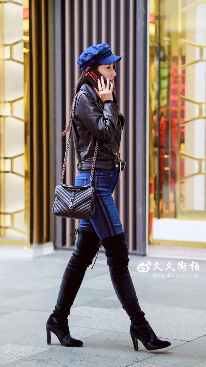 大长腿清纯美女皮衣长靴街拍图片有点像张柏芝 4