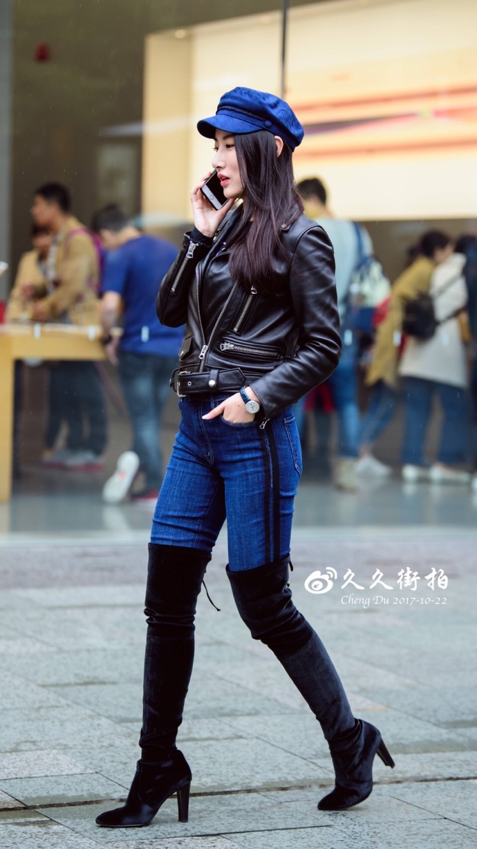 大长腿清纯美女皮衣长靴街拍图片有点像张柏芝 7