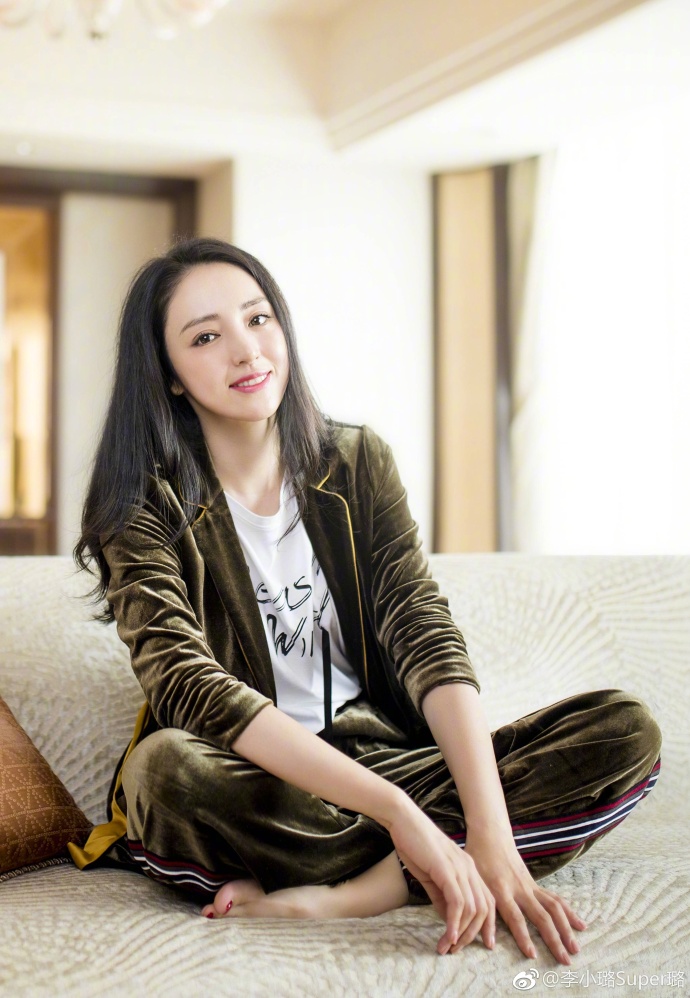 大眼美女明星董璇当妈后越来越漂亮了 2