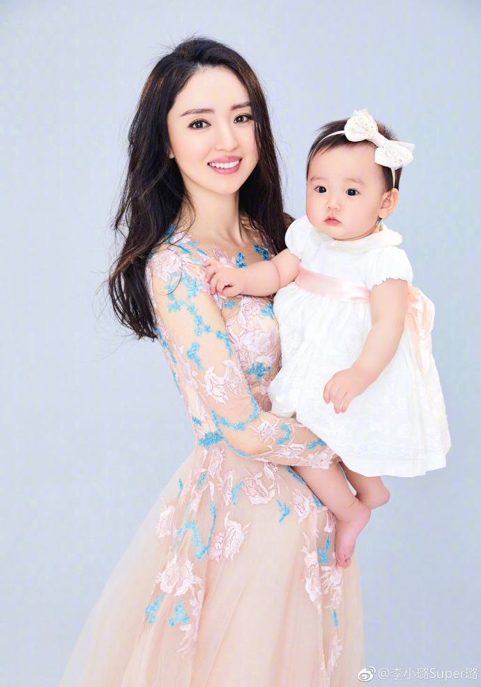 大眼美女明星董璇当妈后越来越漂亮了 3