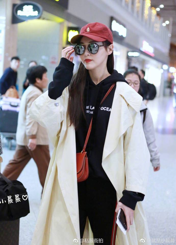 上海美女明星唐嫣私服街拍之机场时尚街拍图片 5