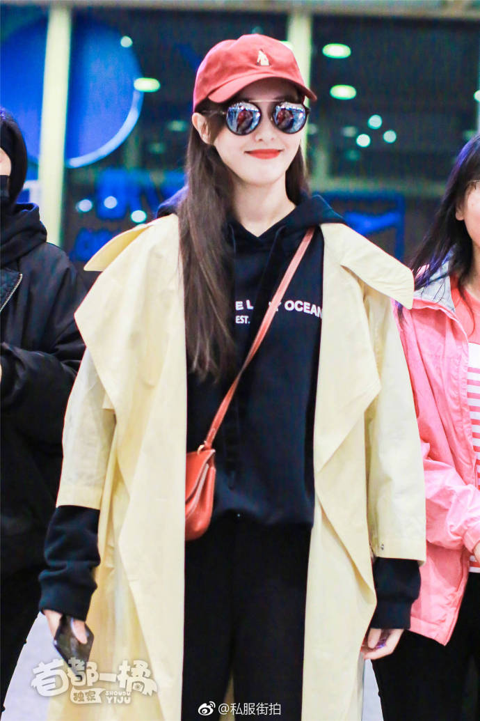 上海美女明星唐嫣私服街拍之机场时尚街拍图片 7