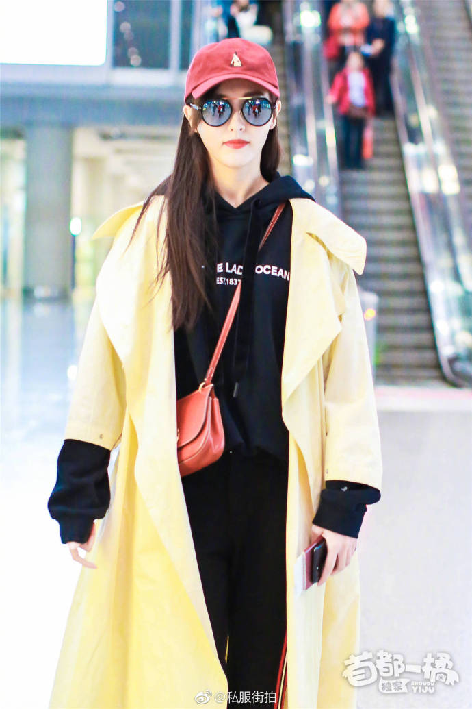 上海美女明星唐嫣私服街拍之机场时尚街拍图片 8
