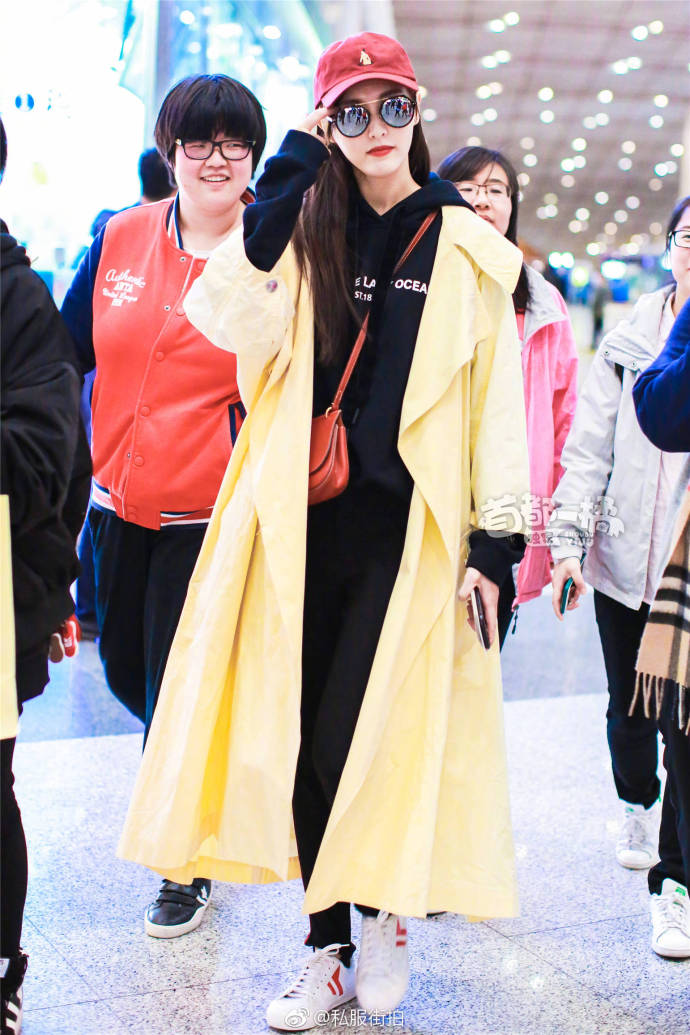 上海美女明星唐嫣私服街拍之机场时尚街拍图片 9