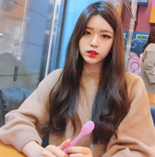 清纯甜美系少女波浪卷发色为蜜茶色图片 3