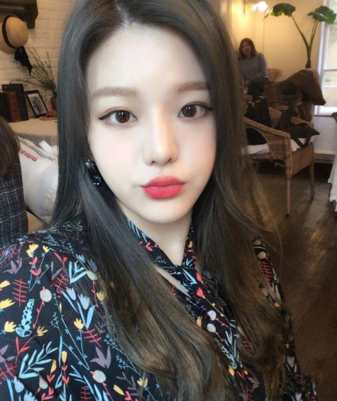 很显肤白的浅亚麻色系发色网络美女大波浪卷自 3
