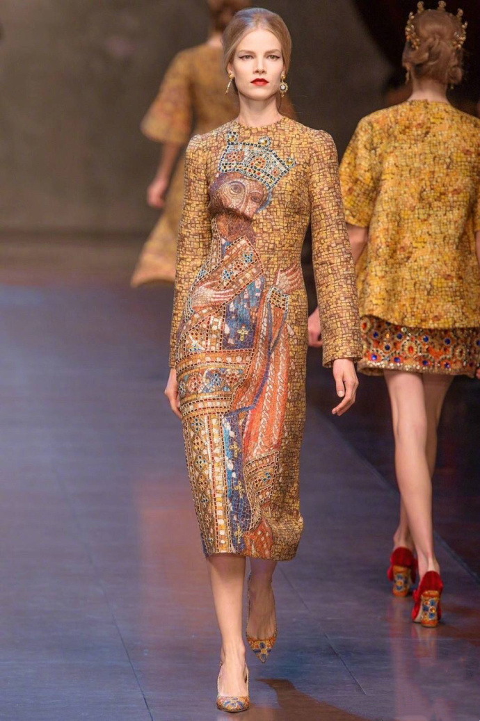 欧美美女模特演绎Dolce & Gabbana梵蒂冈的女王 2