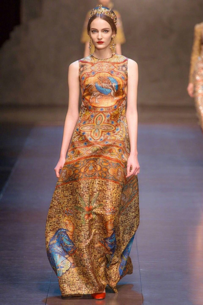 欧美美女模特演绎Dolce & Gabbana梵蒂冈的女王 3