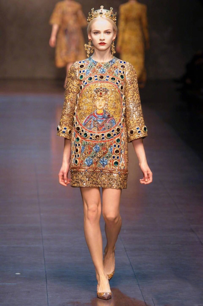 欧美美女模特演绎Dolce & Gabbana梵蒂冈的女王 4