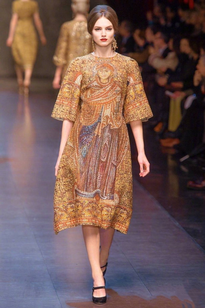 欧美美女模特演绎Dolce & Gabbana梵蒂冈的女王 5