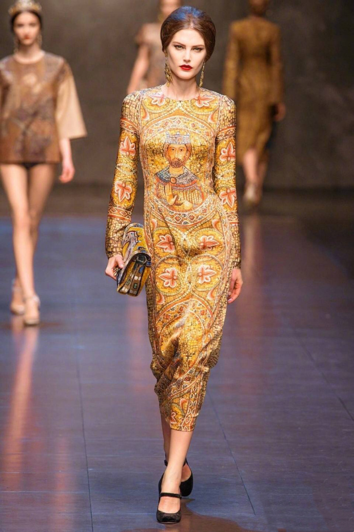 欧美美女模特演绎Dolce & Gabbana梵蒂冈的女王 9