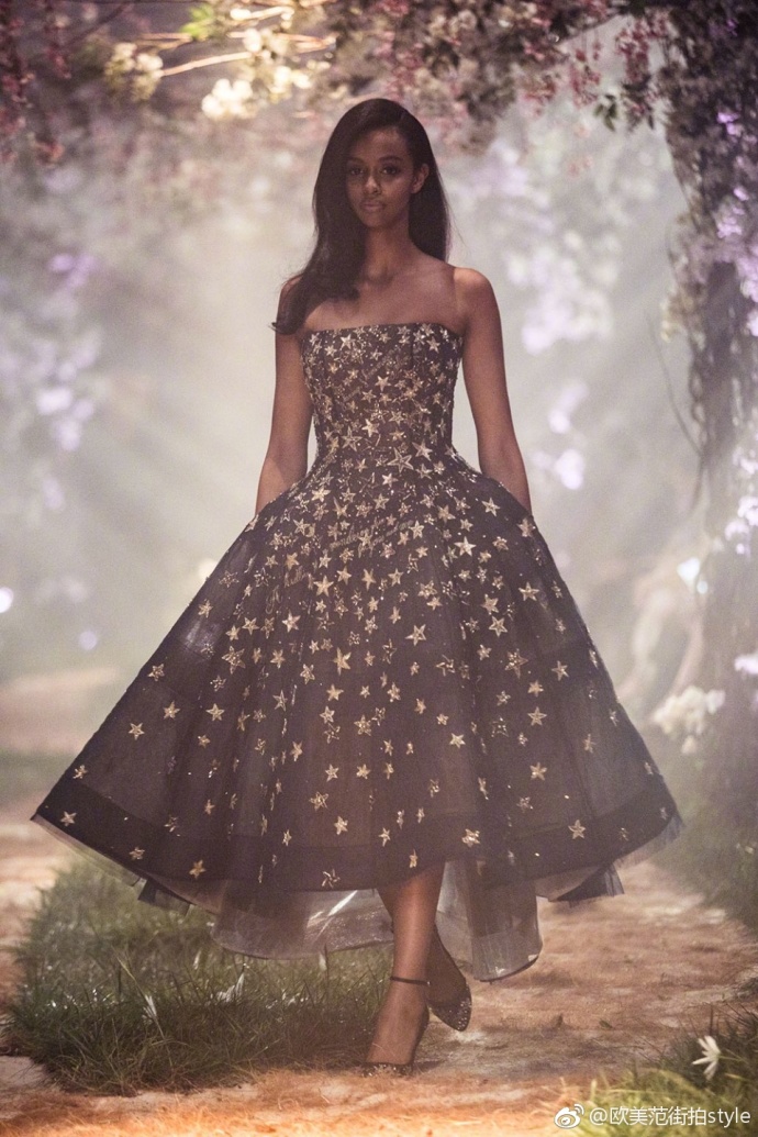 欧美美女模特演绎Paolo Sebastian 2018春夏迪士尼童话 5