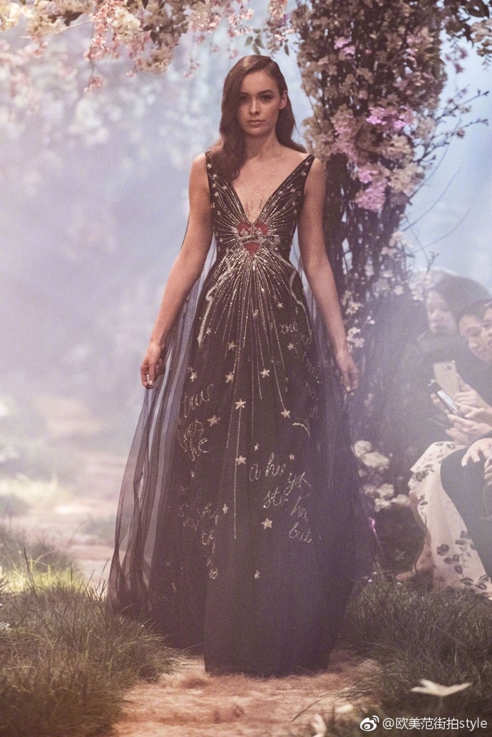 欧美美女模特演绎Paolo Sebastian 2018春夏迪士尼童话 6
