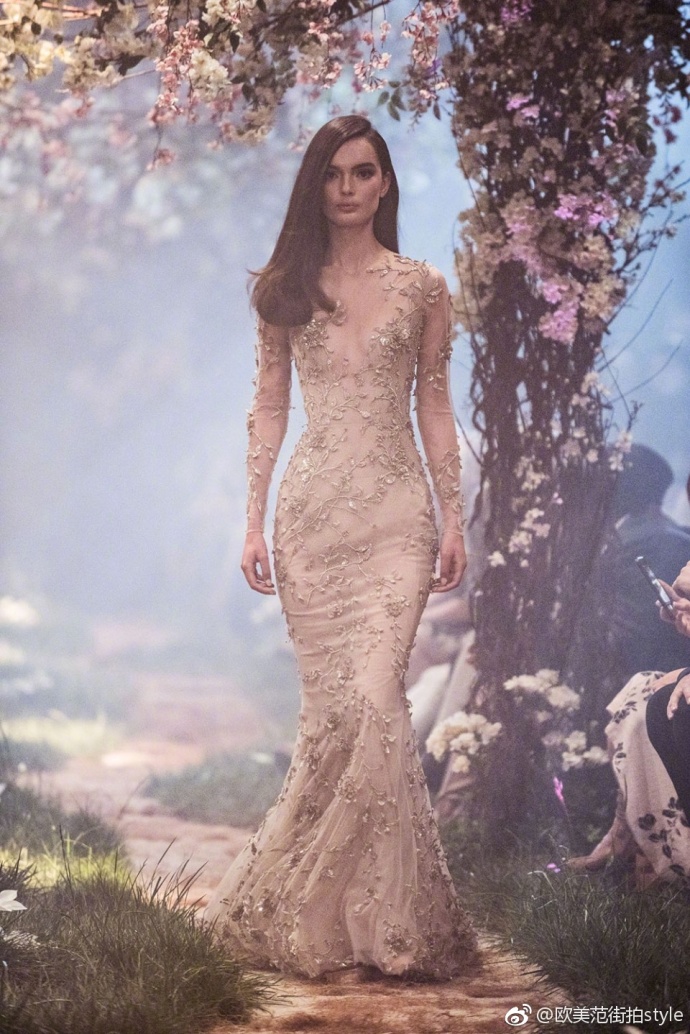 欧美美女模特演绎Paolo Sebastian 2018春夏迪士尼童话 7