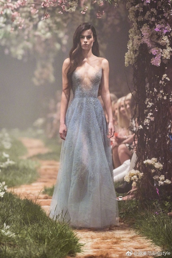 欧美美女模特演绎Paolo Sebastian 2018春夏迪士尼童话 8