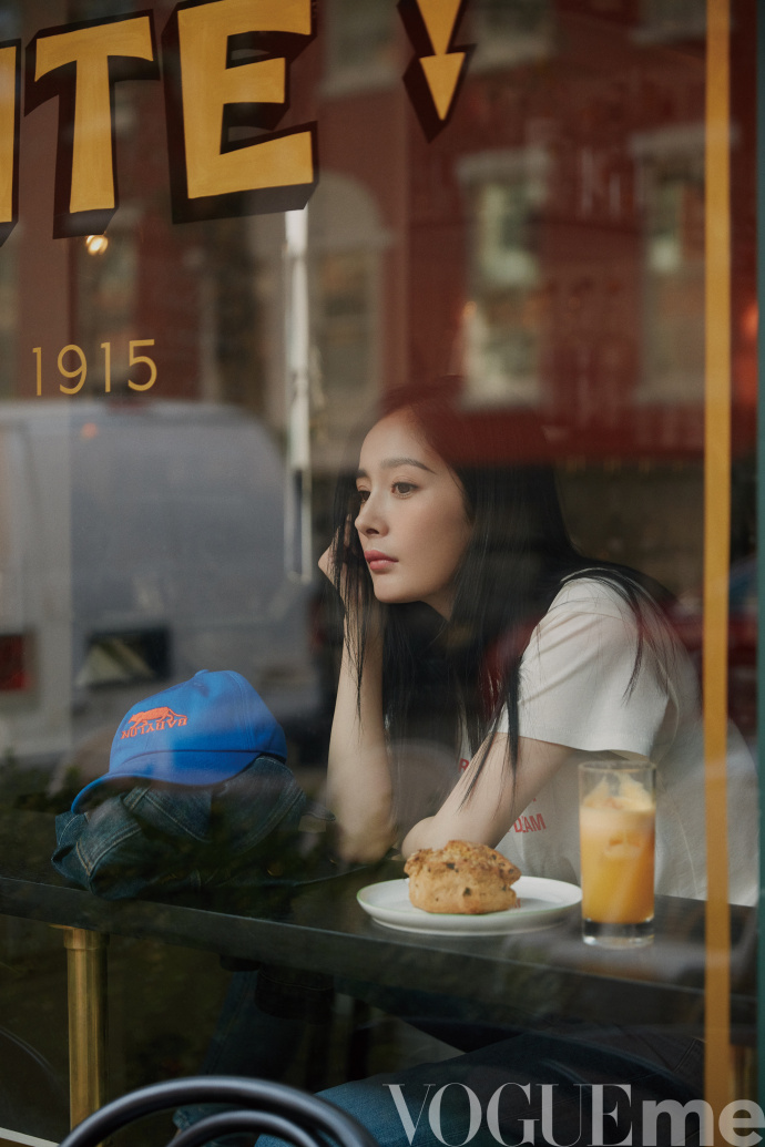 大眼美女明星杨幂VogueMe十二月号封面大片 4