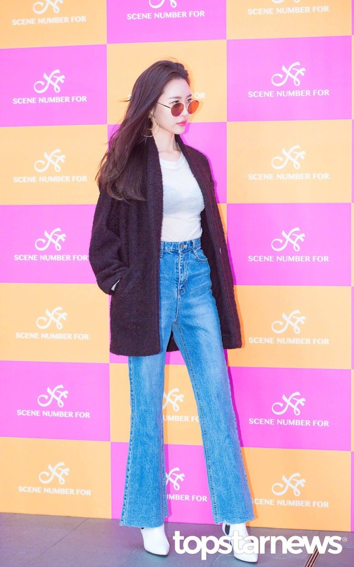 韩国美女明星宣美出席首尔江南区举行的某品牌 5